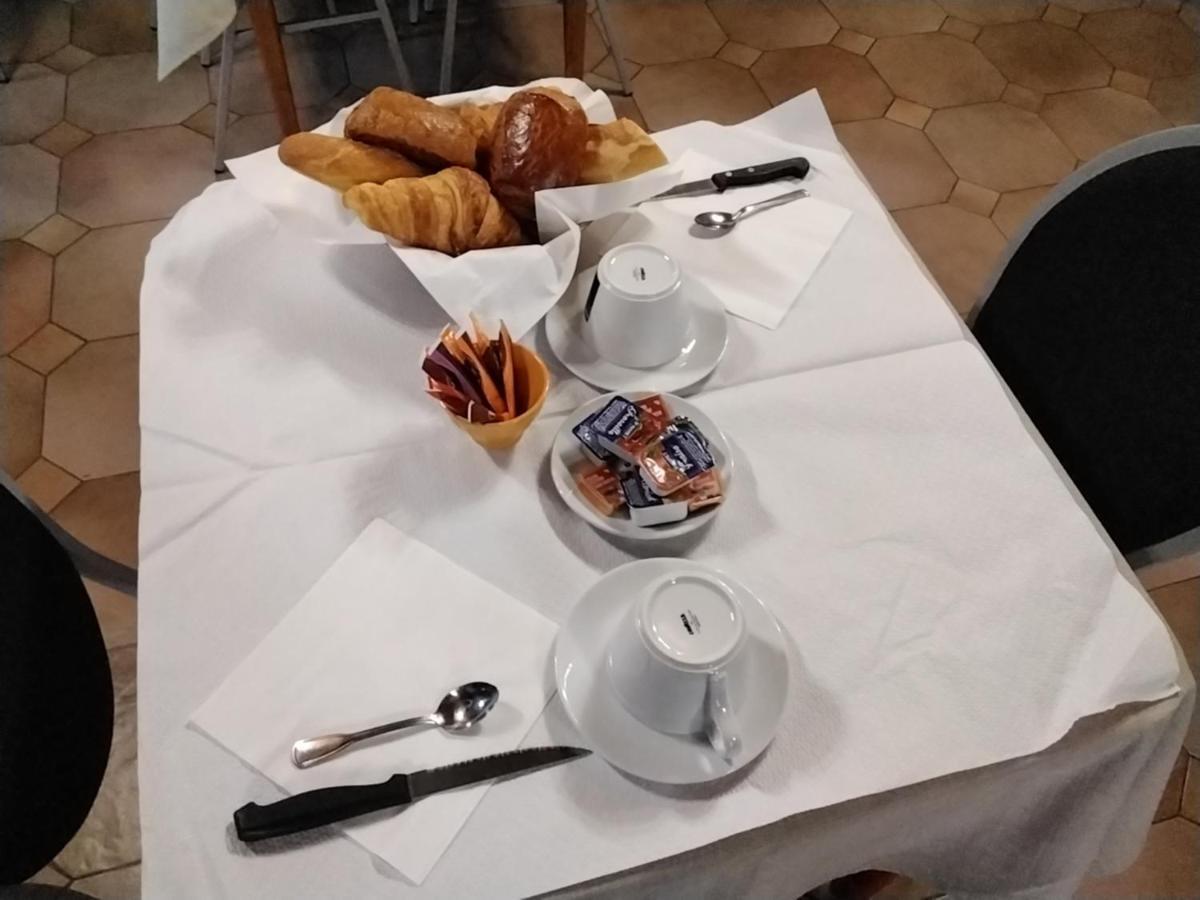 Отель Le Relais Des Sites Faverolles  Экстерьер фото